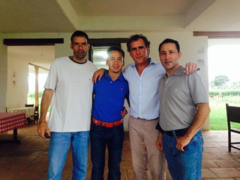 EN LA GRÁFICA EL MAESTRO CESAR RINCON, EL GANADERO "COCO" MOLINA Y EL MATADOR DE TOROS  "GUERRITA CHICO"